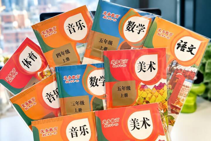 小中学生の間で「教科書や宿題を食べる」ことが流行？市場監督管理当局が注意喚起―中国