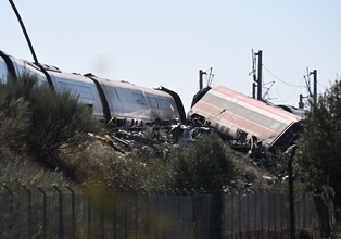 スペインの列車衝突事故、初期調査で人的ミスが原因の可能性