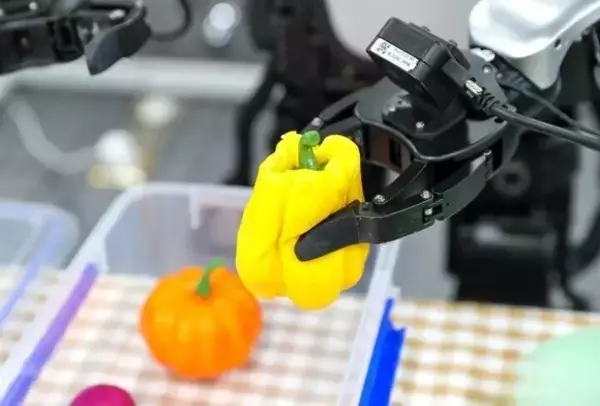 「人型ロボットのデータ収集訓練場で「授業」スタート―山東省青島市」の画像