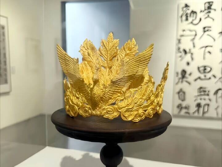 軽く触れただけで……男児が黄金製「鳳冠」を破損、賠償責任は？―中国