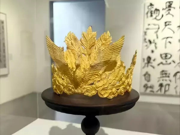 「軽く触れただけで……男児が黄金製「鳳冠」を破損、賠償責任は？―中国」の画像
