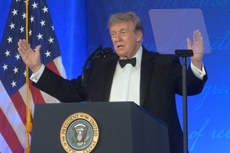 銃撃から約3カ月 記者協会の晩餐会に改めて出席=トランプ大統領