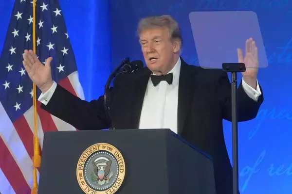 銃撃から約3カ月、記者協会の晩餐会に改めて出席―トランプ大統領