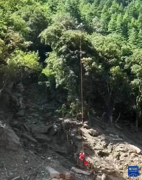 ネパール土石流災害、「水・陸・空」の三つのルートから立体的に捜索―中国