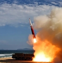 朝鮮の新型兵器試験が成功、金総書記が視察