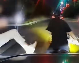 あおり運転に立腹しバイクを蹴り倒した男性、相手の妊娠が分かり800元支払う―中国