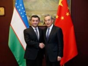 中国の王毅外交部長、ウズベキスタンのサイードフ外相と会談