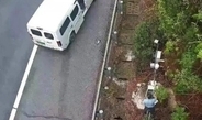高速道路でEV電欠、監視カメラの電源から充電を試みた運転者に罰金と減点―中国