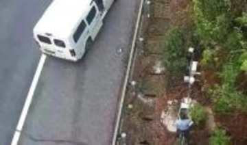 高速道路でEV電欠、監視カメラの電源から充電を試みた運転者に罰金と減点―中国