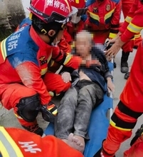 広西の地震被災地で91歳の男性を救出、バイタルサインは安定―中国