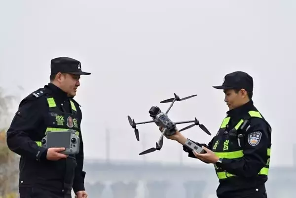 「南寧市で特別輸送体制「春運」の安全を見守るドローン路線パトロール―中国」の画像