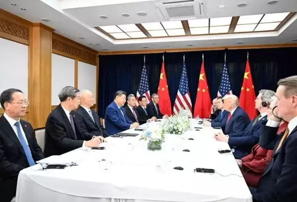 「中国の習近平主席、トランプ米大統領と韓国釜山で会談」の画像