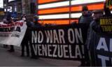 「米国、100以上の都市でベネズエラ攻撃抗議デモ」の画像1