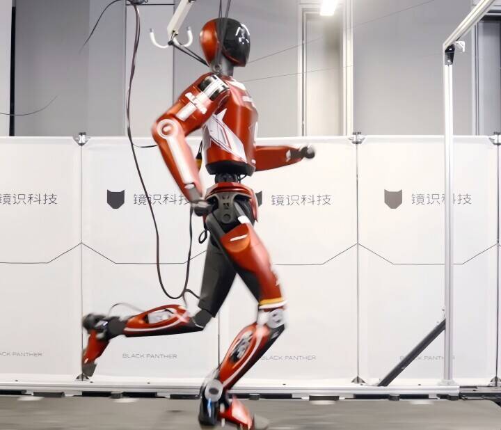 中国のスタートアップ、秒速10mの世界最速人型ロボット「Bolt」を正式発表―中国メディア