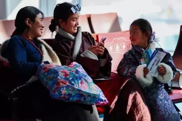 「青蔵高原最大のハブ空港の第3ターミナルビルが初の春運を迎える―中国」の画像