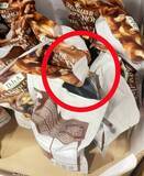 「韓国人がカナダのコストコで未会計の菓子を開封して味見？＝ネット「本当に韓国人？」「中国人では」」の画像1