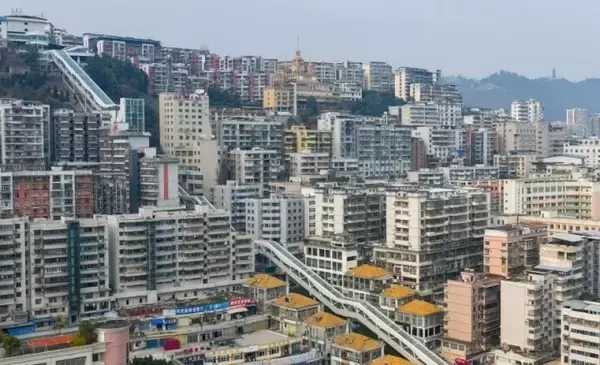 「垂直高度差240メートル、重慶に「神女大エスカレーター」登場―中国」の画像