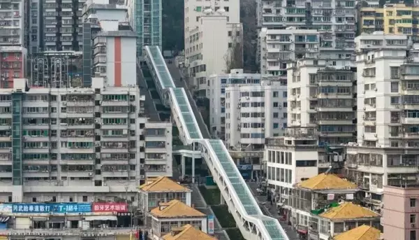 「垂直高度差240メートル、重慶に「神女大エスカレーター」登場―中国」の画像