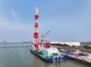 世界最先端の杭打船が江蘇省南通市で引き渡し―中国