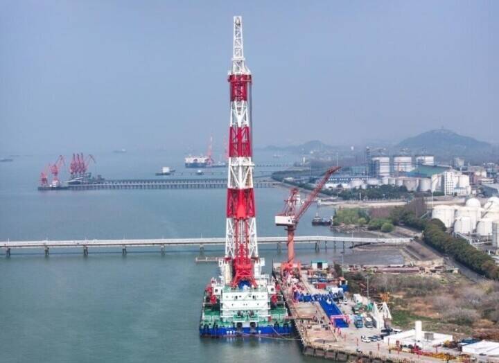 世界最先端の杭打船が江蘇省南通市で引き渡し―中国