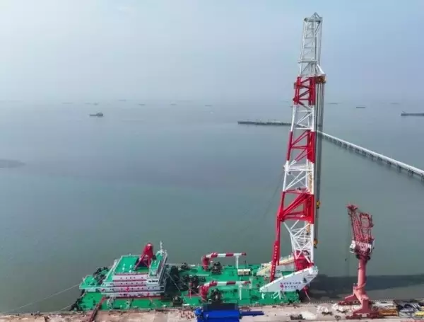 「世界最先端の杭打船が江蘇省南通市で引き渡し―中国」の画像