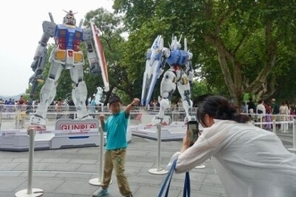 ガンダム立像が西湖の湖畔に登場―中国