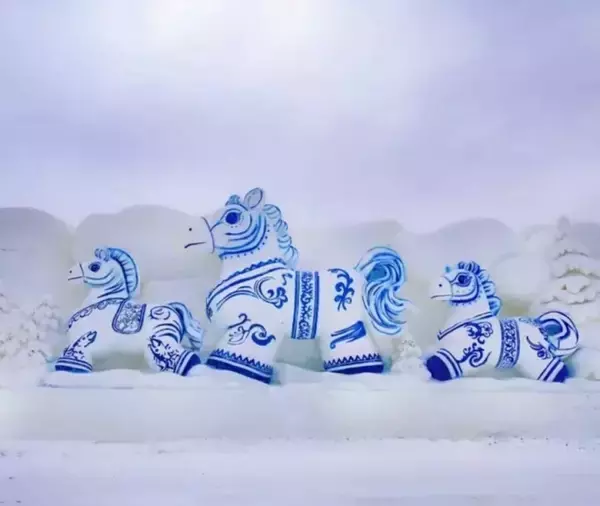 「ハルビン氷雪大世界に干支の「馬」のモチーフ登場―中国」の画像