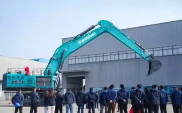 中東地域へ輸出の超大型ロングアーム掘削機が長沙でラインオフ―中国