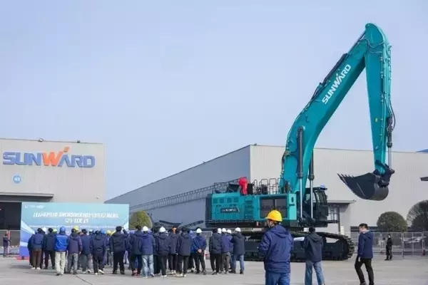 「中東地域へ輸出の超大型ロングアーム掘削機が長沙でラインオフ―中国」の画像