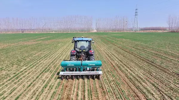 「AIが「処方箋」を作成、スマート農機が麦畑へ―中国」の画像