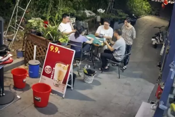 危機回避「神」能力、異変感じて1歩半移動したら元の場所に空調室外機落下―中国メディア