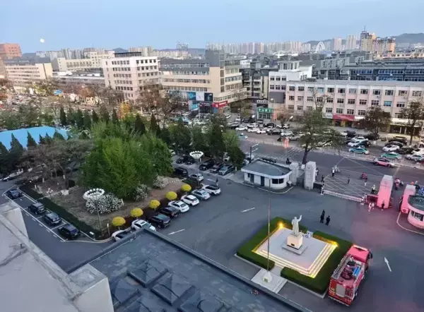 「夜市が大人気の遼寧省錦州市、政府機関が無料で駐車スペースを提供―中国」の画像