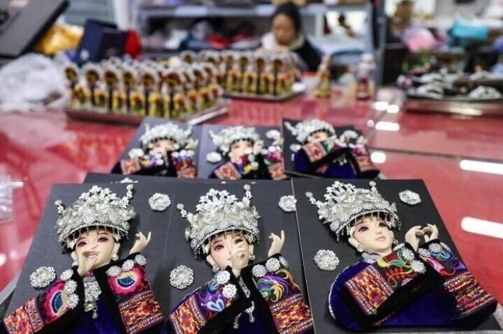 貴州省恵水県で作られている「中国版バービー人形」―中国メディア