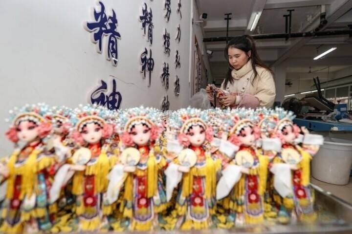 貴州省恵水県で作られている「中国版バービー人形」―中国メディア