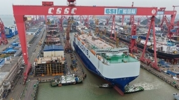 国内最大のLNG二元燃料自動車専用運搬船がドック離れる―中国