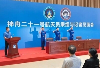 神舟21号搭乗員が帰還後初の記者会見、健康状態などすべて順調―中国