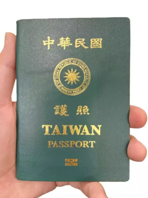 日本に行く中国人観光客、パスポートを「台湾に偽装」で物議―台湾メディア