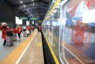 黒竜江省に初の大型国際観光ツアー客を迎えた「東北民俗」テーマ列車―中国