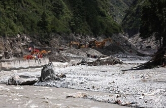 チベットの土石流災害、5人死亡、558人行方不明