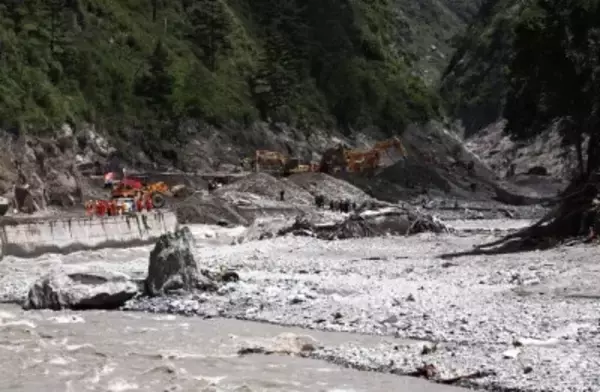 チベットの土石流災害、5人死亡、558人行方不明