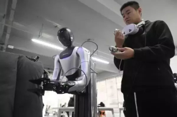 人型ロボットインストラクターの日常―中国メディア