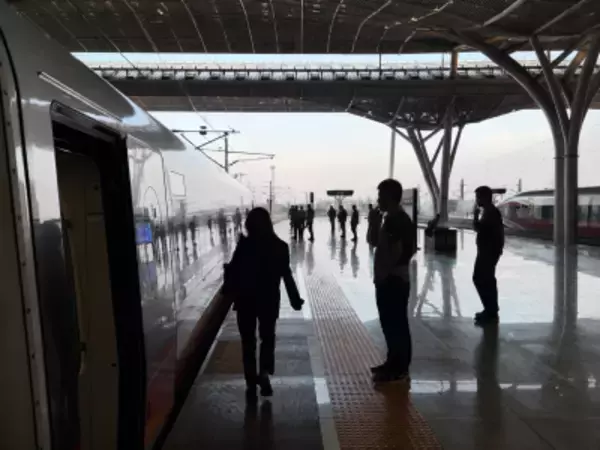 中国高速鉄道、駅ホームでの喫煙を取り締まれない事情―中国メディア