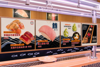 スシローの従業員が厨房のベルトコンベアに寝そべり移動、「ダブルピース」も―台湾