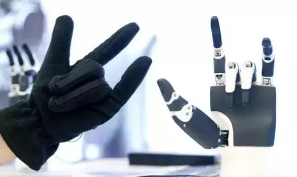 「中国初のエンボディドAIロボット大型販売店が四川省成都市にオープン」の画像