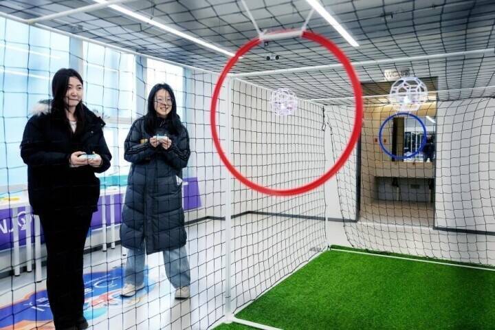 中国初のエンボディドAIロボット大型販売店が四川省成都市にオープン