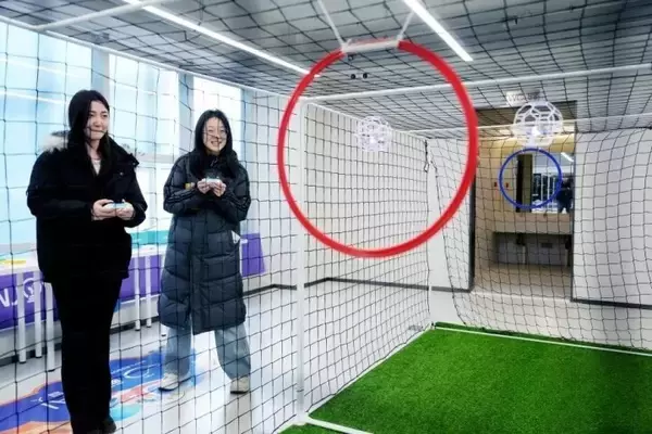 「中国初のエンボディドAIロボット大型販売店が四川省成都市にオープン」の画像