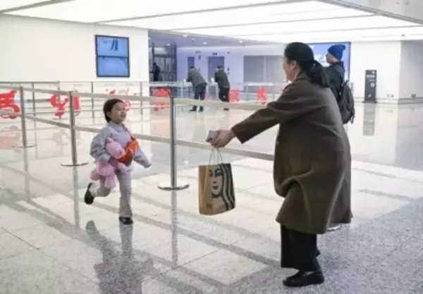 ドバイ-杭州線の運航再開、中国人数百人が無事帰国