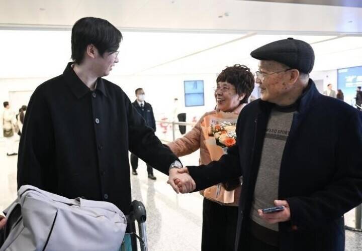 ドバイ-杭州線の運航再開、中国人数百人が無事帰国