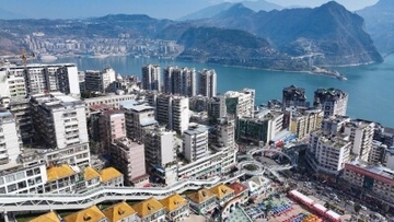 重慶で長さ905メートルの「神女大エスカレーター」のテスト運用スタート―中国