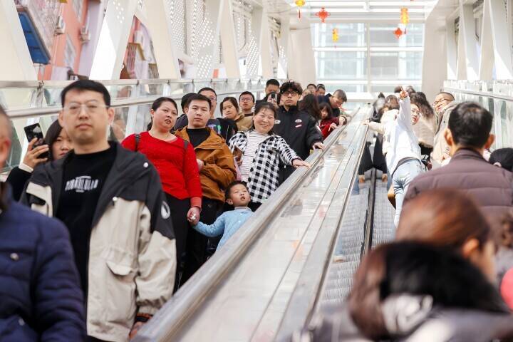 重慶で長さ905メートルの「神女大エスカレーター」のテスト運用スタート―中国